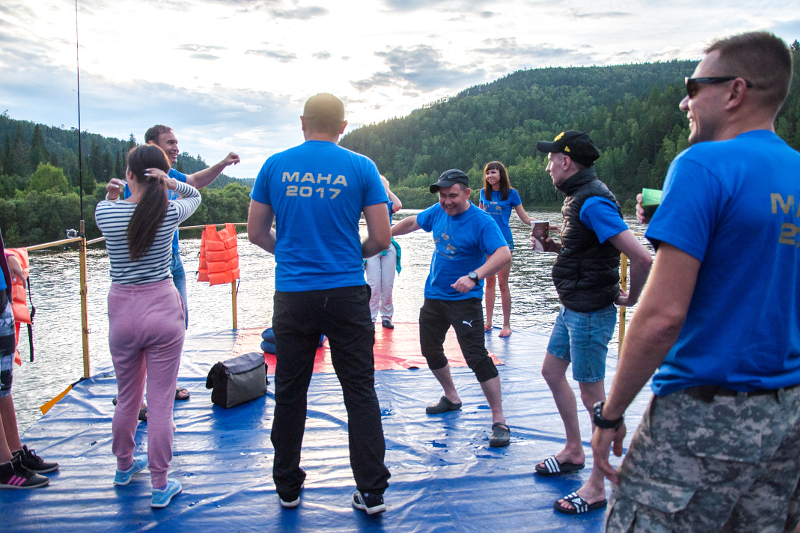 Dancing on a raft